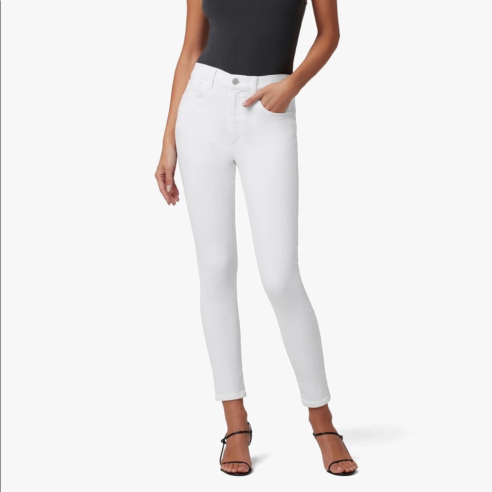Joe’s Jeans skinny ankle white denim. Mid-rise. Size 26.